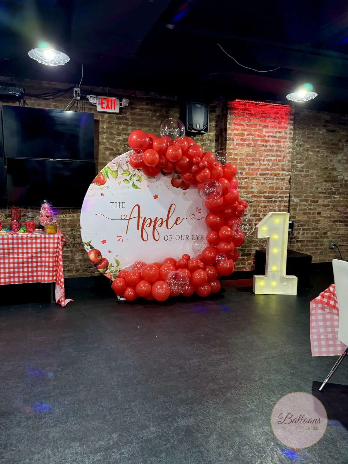 sports themed balloon decorations for birthday party